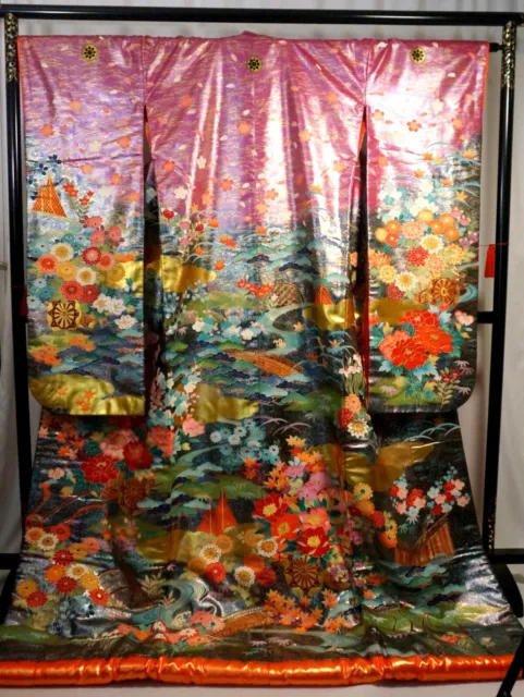 Japanese kimono, UCHIKAKE, Wedding Robe,Sign,Gold foil,Five crests, L6' 5"..3718