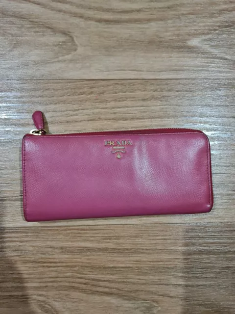 prada wallet