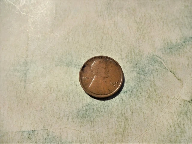 Semi-key date 1910 s Lincoln wheat cent penny coin in very good condition