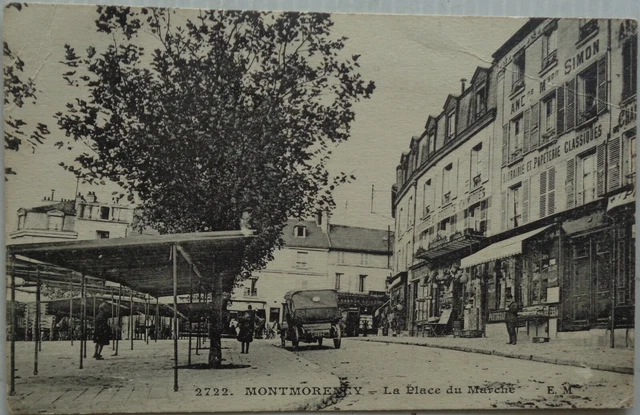 MONTMORENCY 95 cpa la Place du Marché Bon Etat 1929