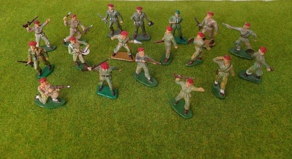 Un ensemble de 3 figurines sudistes Starlux 1/32e incomplètes