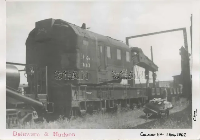 9GG386 RP 1962 DELAWARE & HUDSON RAILROAD WRECK CRANE #300xx? COLONIE NY