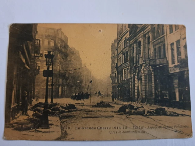 CPA Lille la rue Faidherbe apres le bombardement dept-59