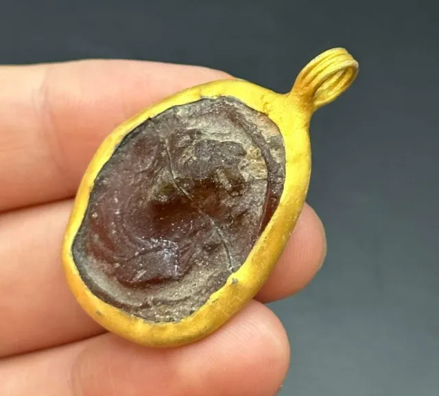 beautiful old Roman Glass Ancient Gold gilding Roman king pendant
