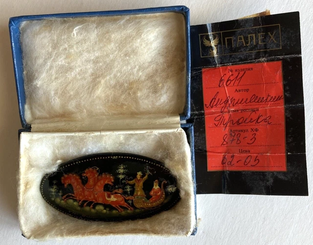 RARE GENUINE SIGNED Oval Russian Lacquer Brooch Hand PaintedSigned