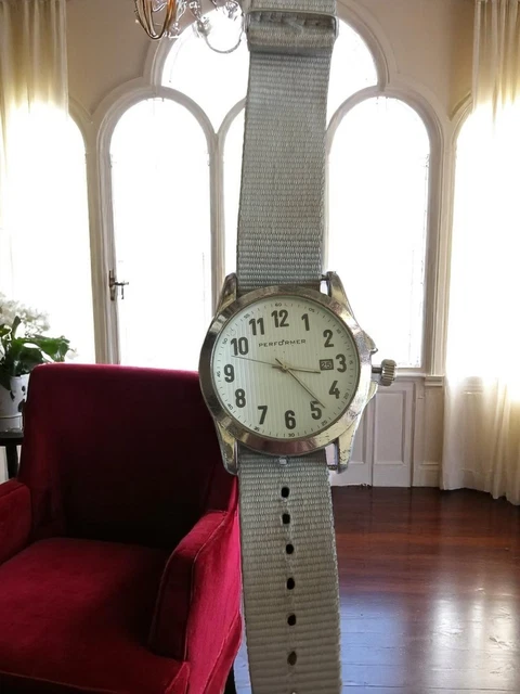 MONTRE QUARTZ VINTAGE SEIKO SPORTS 100 - fonctionne EUR 70,00 - FR MONTRE QUARTZ VINTAGE SEIKO SPORTS 100 - fonctionne EUR 70,00 - FR