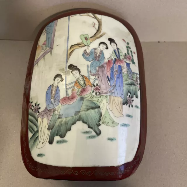 Chinese antique pastel figure pattern porcelain storage box. Beautiful!