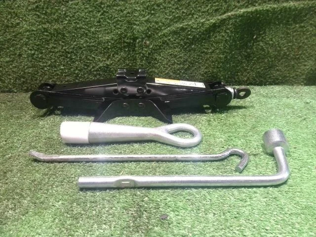 MITSUBISHI Lancer 2011 CBA-CZ4A Kit attrezzi [usato] [PA78838042]