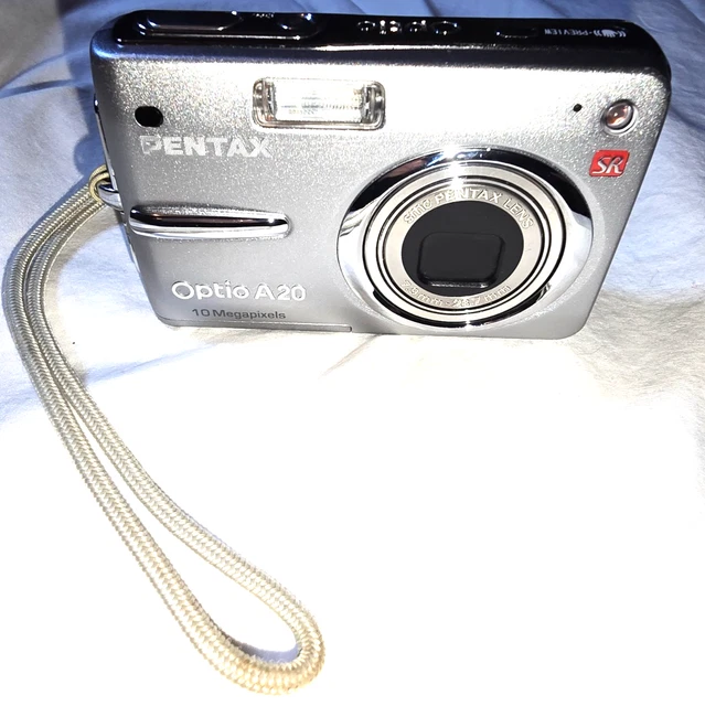 美品　PENTAX Optio A20 シルバー PENTAX OPTIO A20 10MP Silver Metallic Compact Digital Camera w 4GB