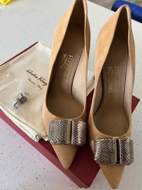 Salvatore Ferragamo Mimi Suede Pump Nude Size 10