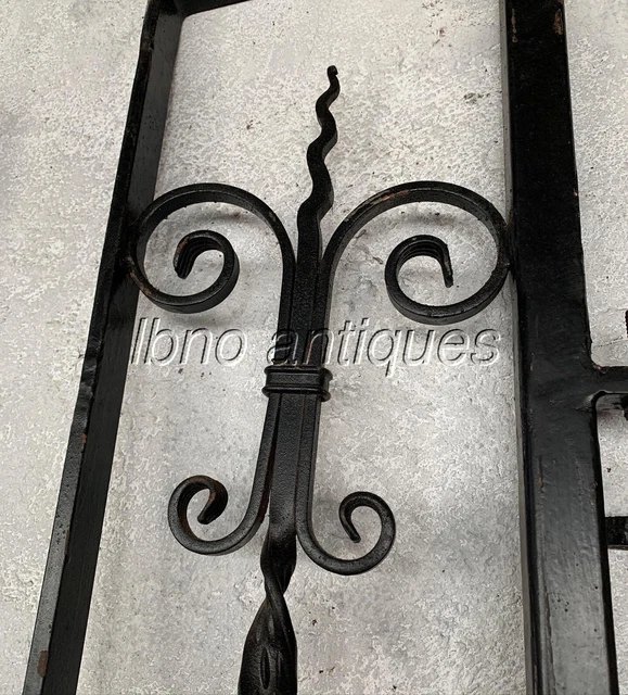 STUNNING NEW ORLEANS 1940s HAND WROUGHT IRON DECORATIVE GATE WITH SIDES. 8ft 4