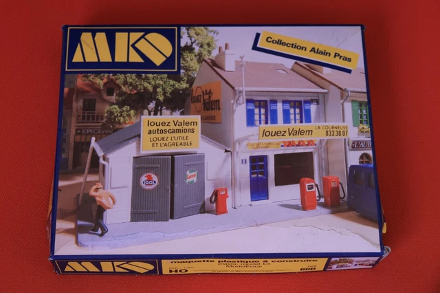 Maquette HO MKD garage assemblé ou à monter par collage :au choix