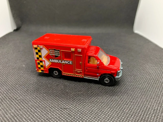 Matchbox Cadillac Ambulância Ambulance Paramédic 1:64 | Frete Grátis