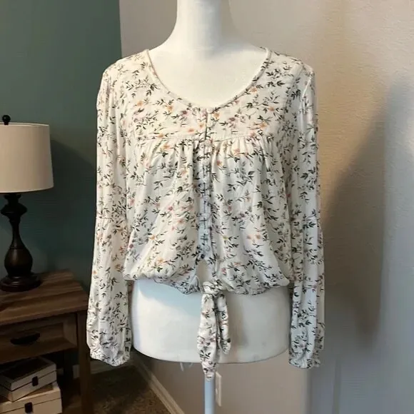 American Eagle Ivory Floral Cropped Tie Front Blouse Size Small