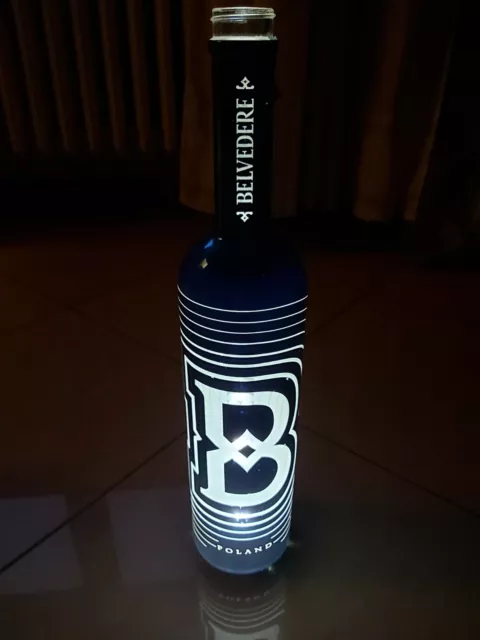 Bottiglia Decorativa Vodka Belvedere Magnum Con Luce Led Sul Fondo