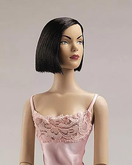 Tonner TW 16 inch collection "RTW CAREER" Raven doll only NFRB pristine