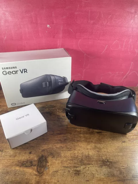 Samsung Gear VR Goggles Powered By Oculus Blue & Black Headset