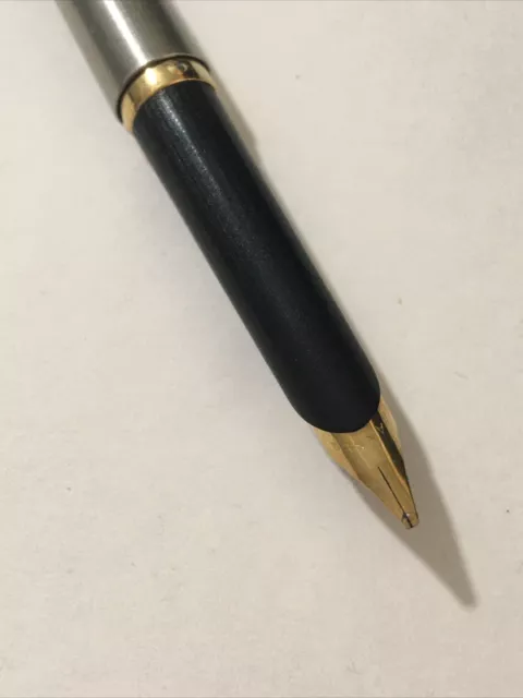 1982 Parker Arrow Steel Gold Trim Medium Italic Fountain Pen-England. 3