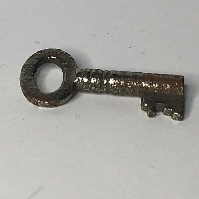 Small Antique Chest Or Cabinet Key 28 mm long 4mm external shaft diameter 3