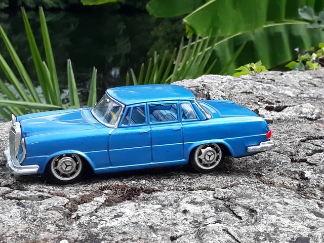 ANCIEN JOUET VOITURE MERCEDES EN TOLE N°15 Tôleémaillée