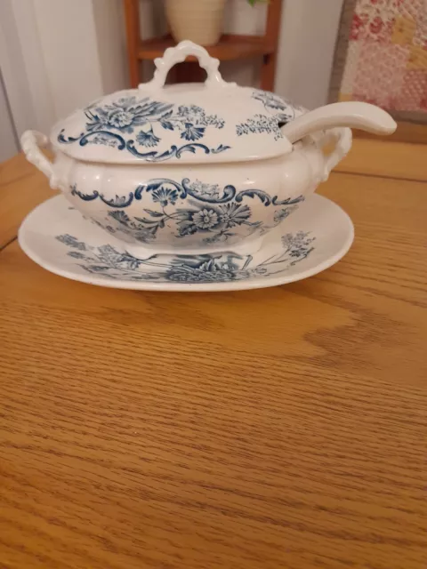 Unmarked lidded, blueey-green & white, sauce tureen with ladle and saucer