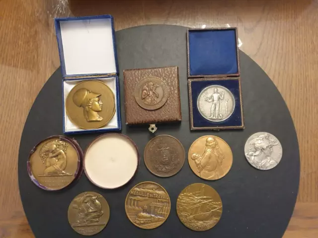 Lot de Dix Médailles en Bronze anciennes