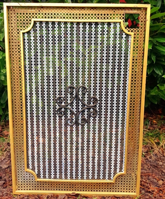 Cache radiateur art déco 1940. Fer forgé grille perforée trèfle 86x60x10cm 12kg