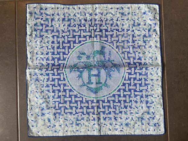 Foulard HERMÈS Carré 90 TYGER TYGER - Motif Fleur Alice Shirley - Avec Boîte
