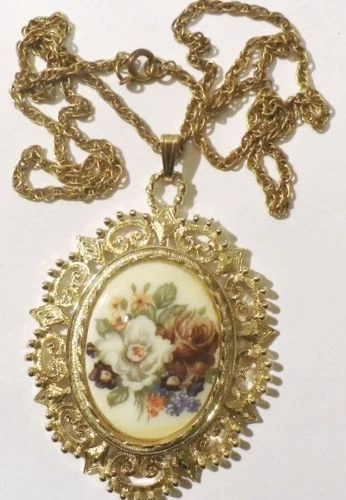 Pendentif Vintage Avec Chaîne - Camée Floral En Relief Or - Bijou Ancien Finement Travaillé