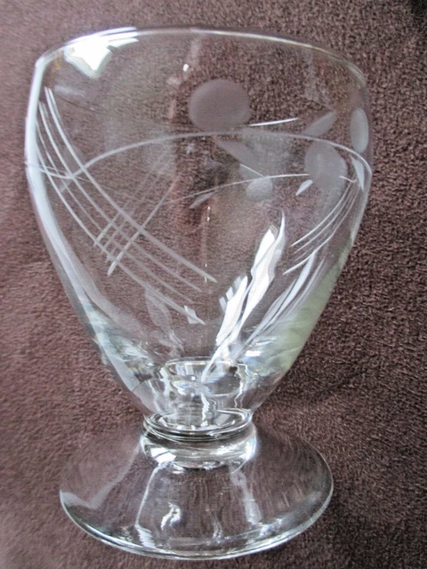 Ancien Service de 9 verres en cristal ? gravé