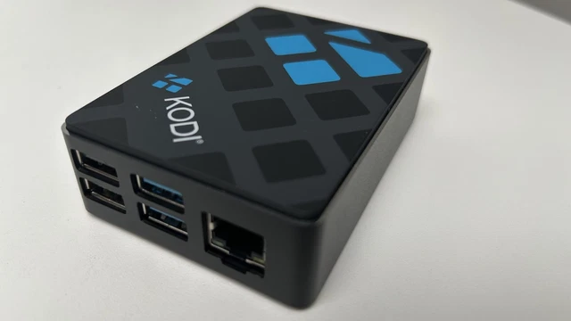 RASPBERRY PI Kodi bundle, case, remote, power, cables