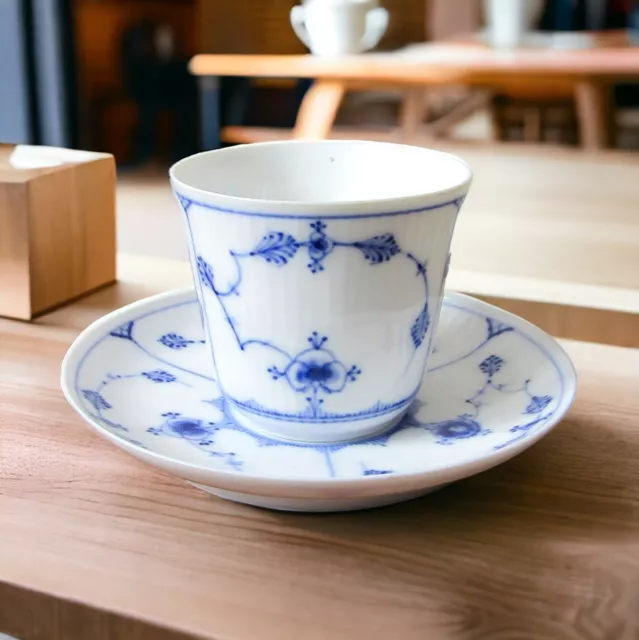 Royal Copenhagen. Tasse en porcelaine blue fluted / cannelée bleu 2