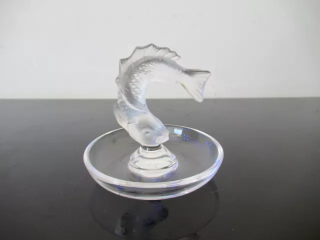 Lalique France : Coupelle Baguier en cristal.