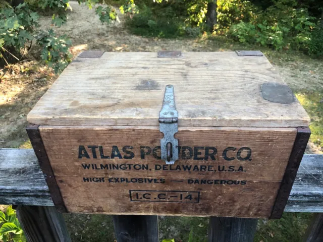 Antique Atlas Powder Co. Explosives Wooden Box Wilmington, Delaware