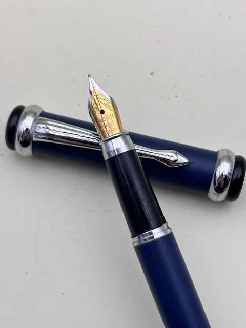 Parure De Stylo / stylo plume / feutre Laqué Bleu Waterman plume en or 18 carats - Collection