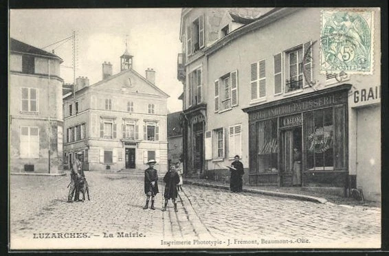 CPA Luzarches, La Mairie