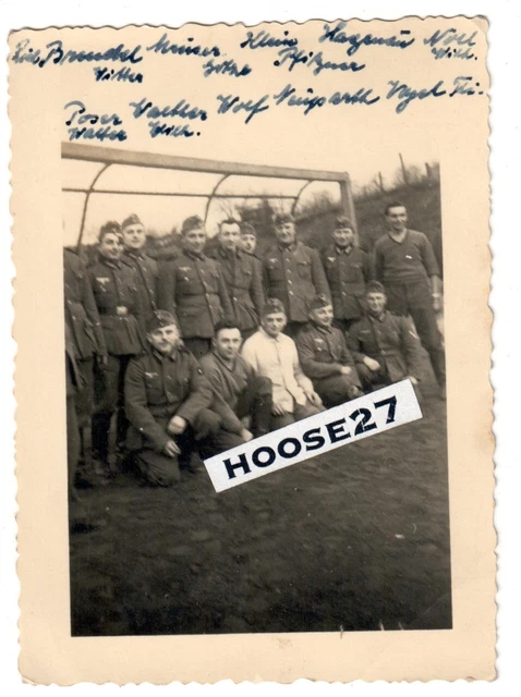 Foto WH Lds. Sanis Neunkirchen Saar Gruppenbild Sportplatz Borussia 2.WK orig.