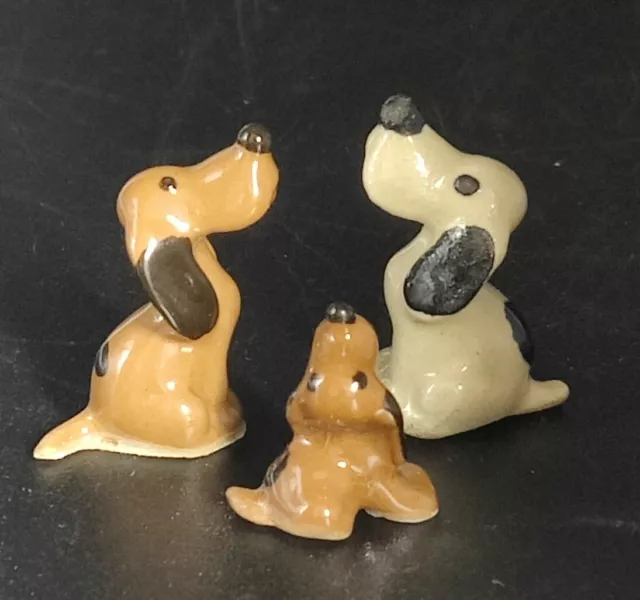 Vintage HAGEN RENAKER Hound Dog Trio Looking Up Puppy Beg Sit 3pc Retired