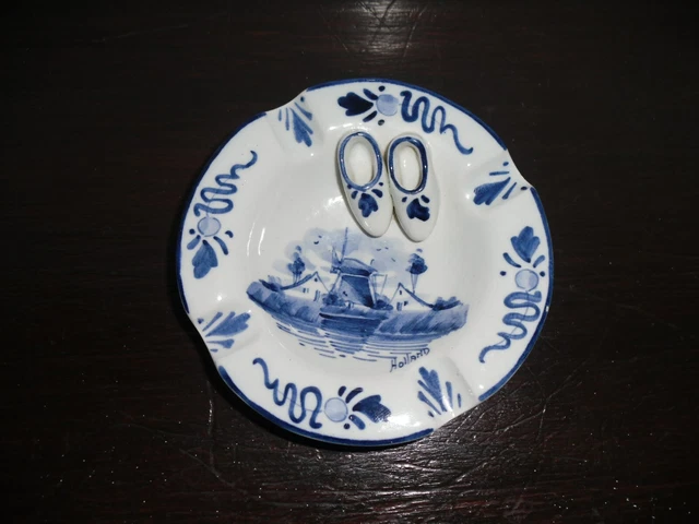 Delft Blue and White Hand painted Dutch Windmill Clogs Holland Ashtray 10.8cm