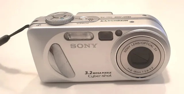 Fotocamera Digitale Sony DSC P8 Cyber-shot - Colore argento - Zoom ottico 3x