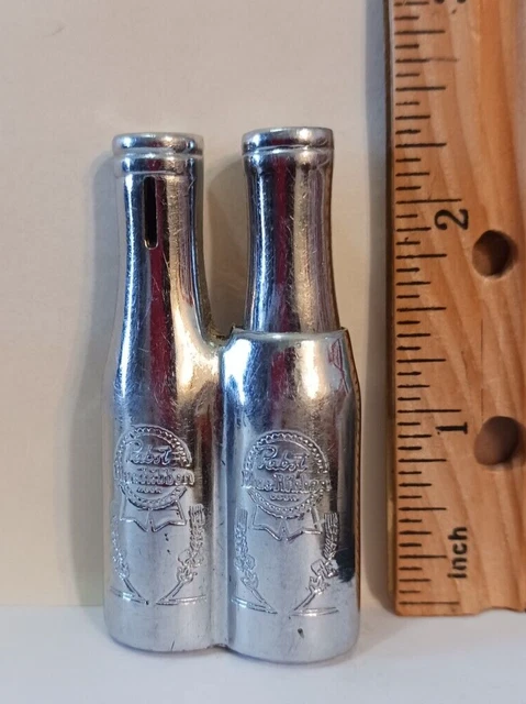Vintage Pabst Blue Ribbon metal double bottle-shaped lighter Vintage Pabst Blue Ribbon metal double bottle-shaped lighter