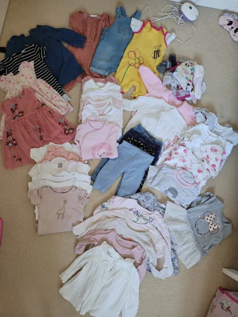 Pacchetto di vestiti bambine 3-6 mesi joblot oltre 40 articoli