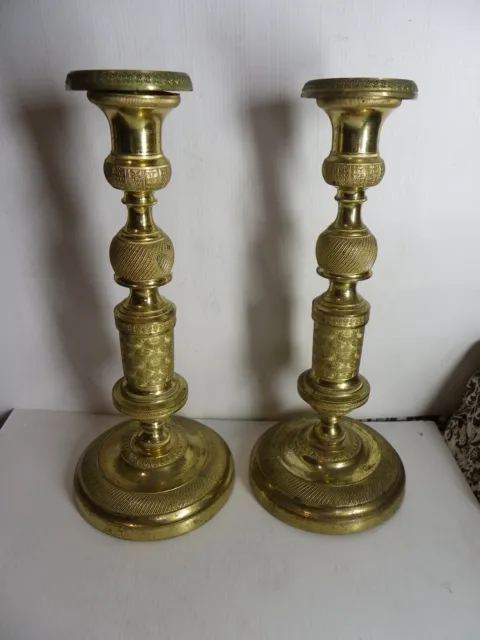 ancienne paire de chandeliers en bronze doré à refaire briller à des endroits