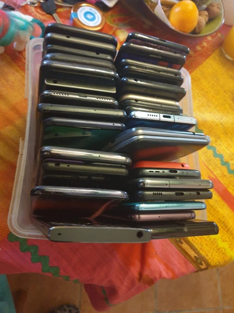 Lot De Telephones Factices