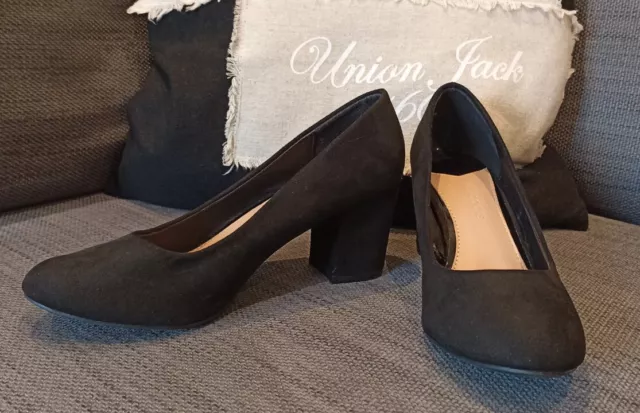 Beautiful New Peacocks Black Block Heels Suede Size 5 !!!