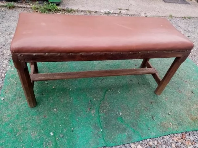 Banc Banquette ancien de Bistrot Chêne et Skaï Marron Vintage petits Clou Cuivre