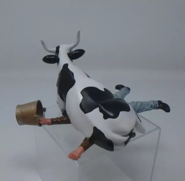 Cow Parade Medium Figurine Buenos Aires  2006 "Ni Mu" by Gerado Feldstein. Mint.