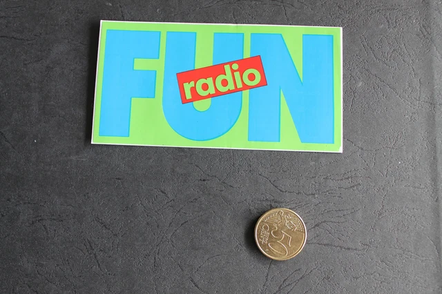 Lot 2 Autocollants stickers FUN RADIO 1993/1994 Grand 33 X 20 Cm Et Petit 13