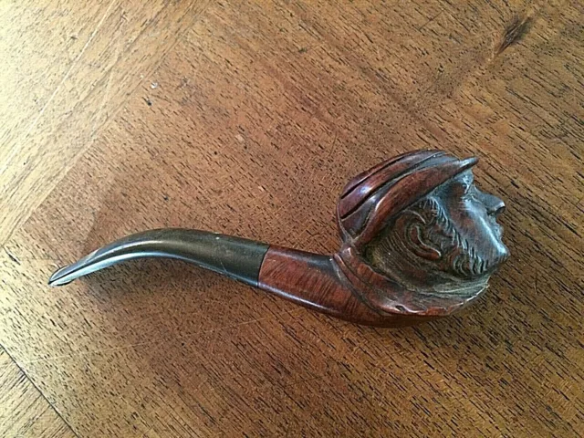 ANCIENNE PIPE EN BOIS SCULPTÉ EN FORME DE TÊTE ( marquage illisible)