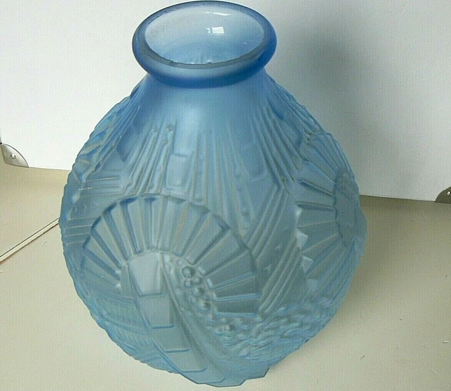 ANCIEN VASE ART Deco Verre Moulé Pressé Bleu Decors Fruits  Constantin